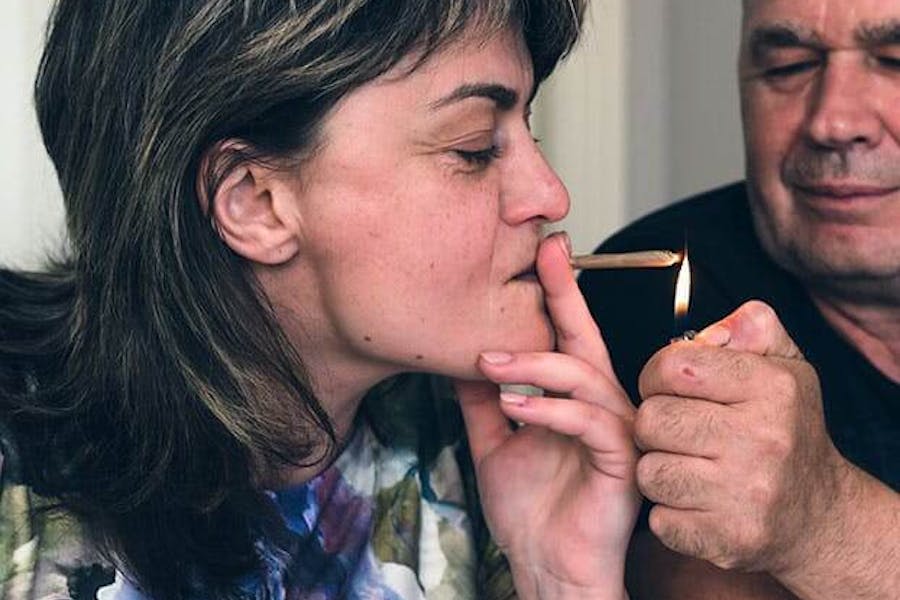 Couple-smoking-cannabis-t