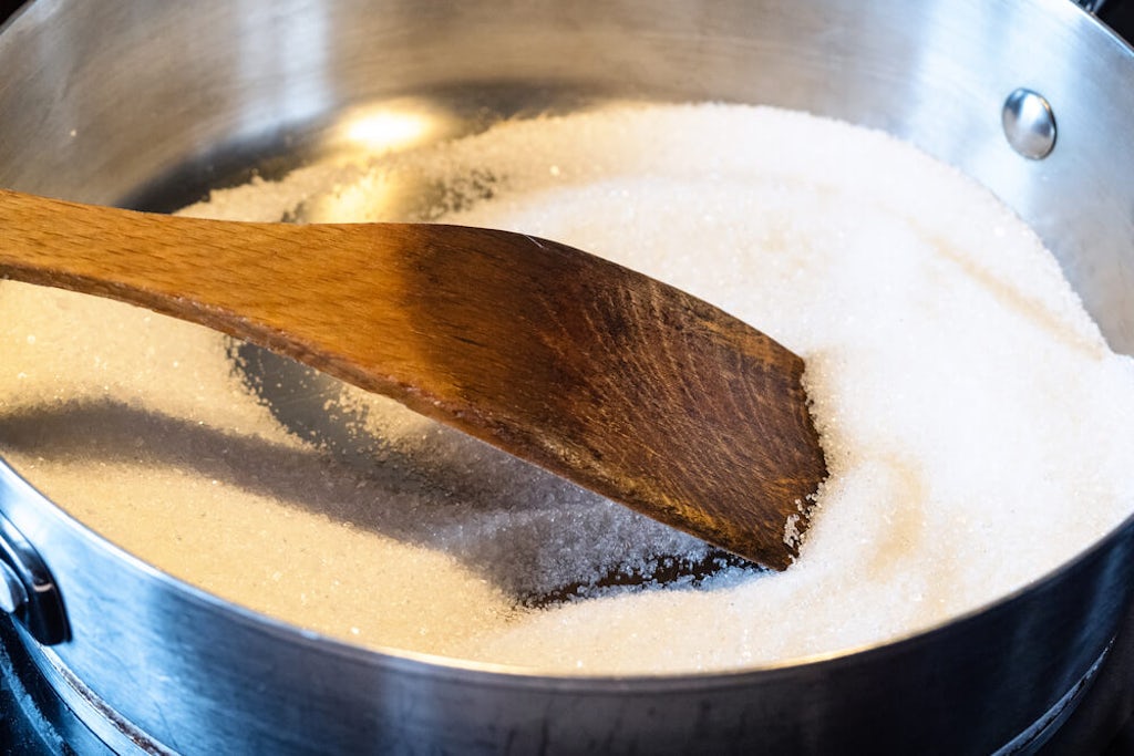 Heating up sugar in a pan 
