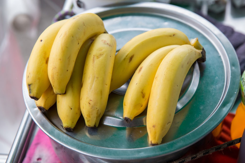 A plate of bananas