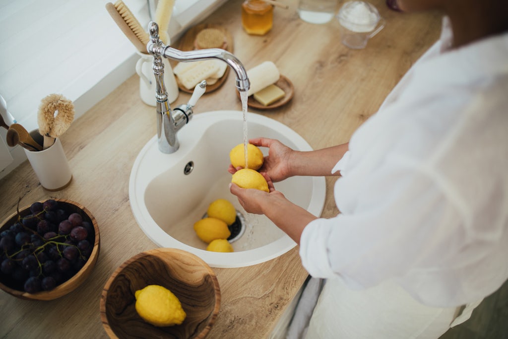Washing lemons for making lemonade
