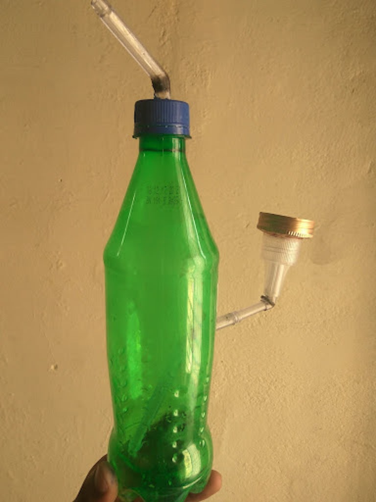 Retouch Mount Bank vegne How to Make and Use a Water Bottle Bong | The Cannigma