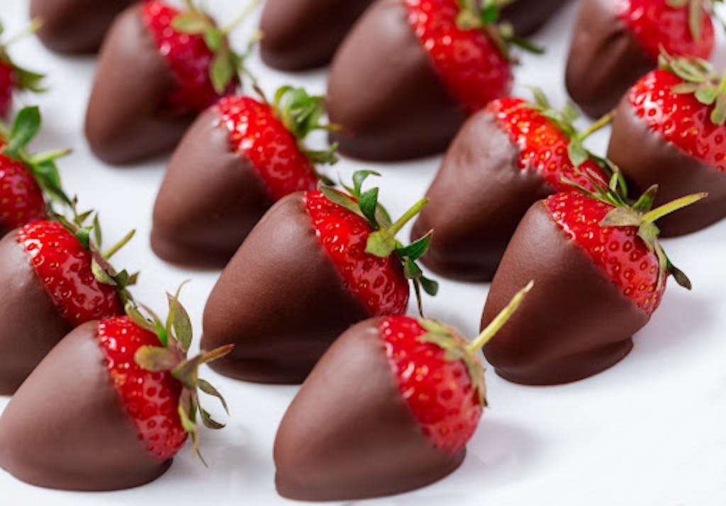 photo of How to make weed chocolate-covered strawberries image